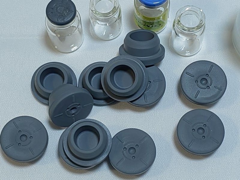 Tappo in gomma di 13 mm e 32 mm Grigio Butil di gomma medica Tappo per iniezioni Vial di vetro Bottiglia per infusione di vetro