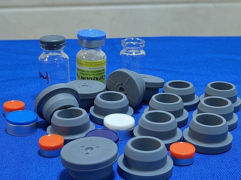 13mm 20m 28mm 32mm Vetro di liofilizzazione Vial Grigio medico Tappo di gomma di butile per flacone di vetro Bottiglia per infusione di vetro